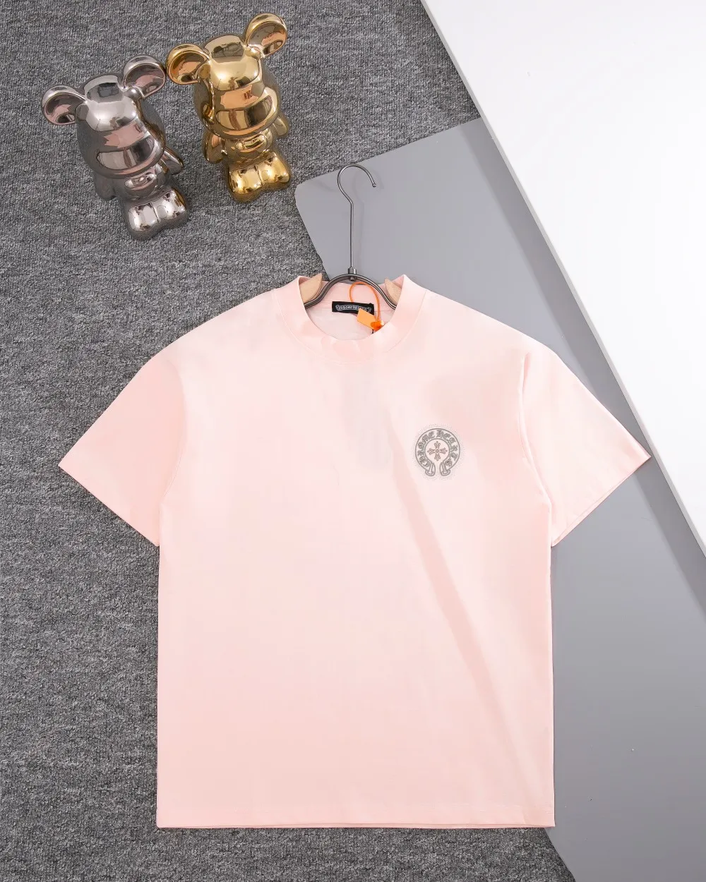 P190 💰 CHROME HEARTS hot-drilled short-sleeved T-shirt. High-end hot-drilled flower craftsmanship with front and rear logos. The fabric is comfortable and soft, with high-end washing. The ribs are custom-dyed in the same vat. Three standards are complete, the official website is synchronized, and the original mold is opened. The same style for men and women. It is also a practical item that is necessary for daily use. Color: Black White Pink Size: S M L XL